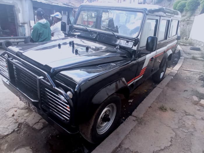 Land rover defender 110 - thumbnail 4