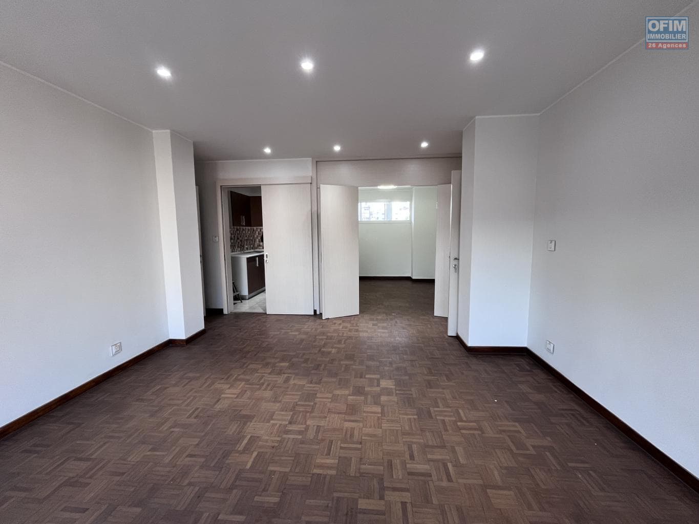 Location d’un charmant appartement T3 rénové situé en plein centre-ville d’Analakely Madagascar