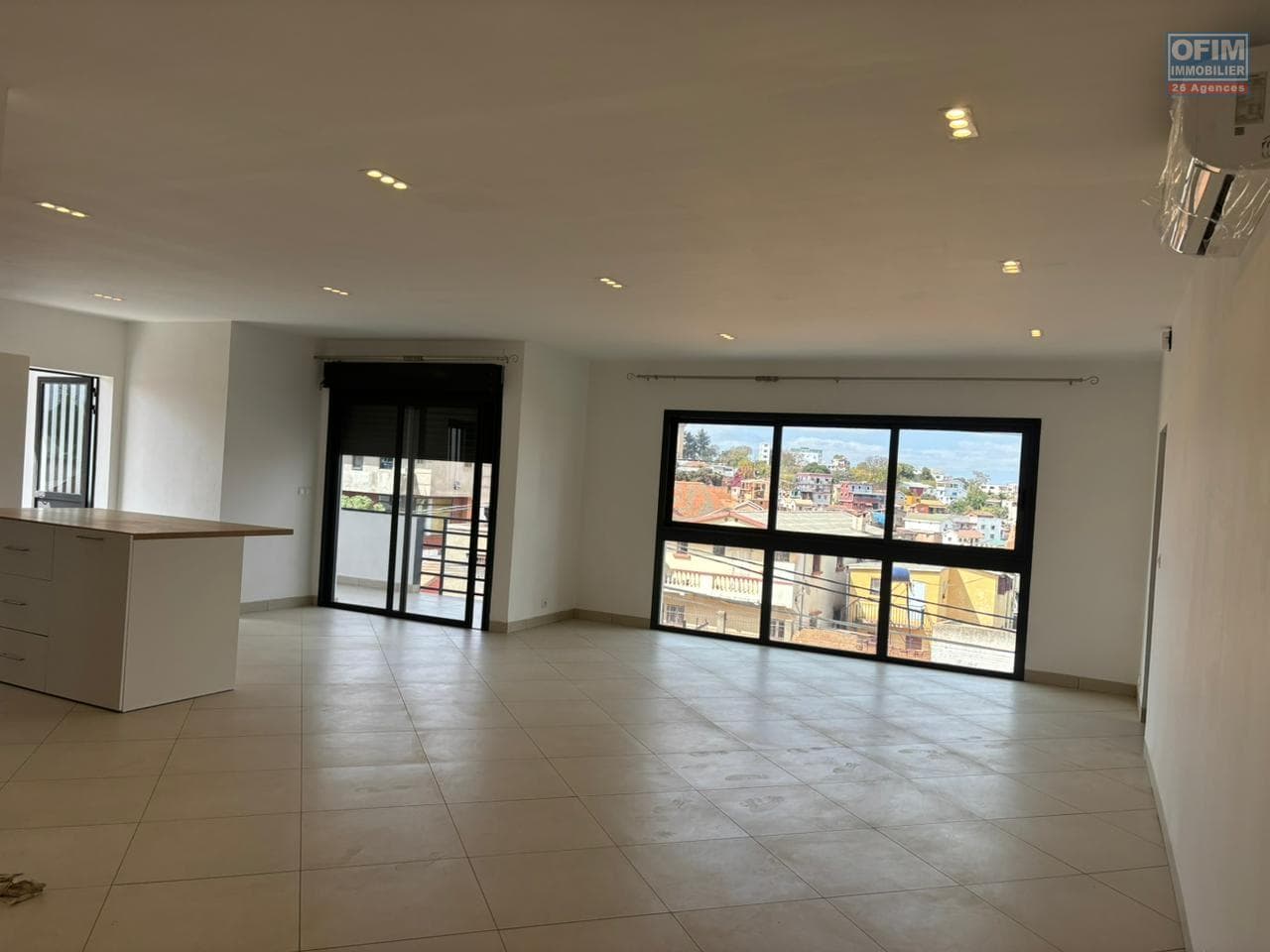 À louer un grand appartement T5 situé à Mahatony Ivandry Madagascar