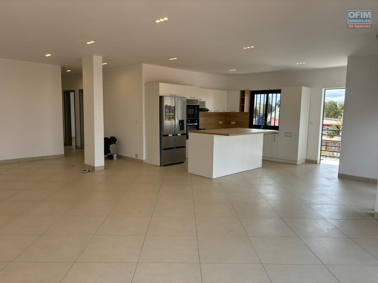 À louer un grand appartement T5 situé à Mahatony Ivandry Madagascar - thumbnail 2