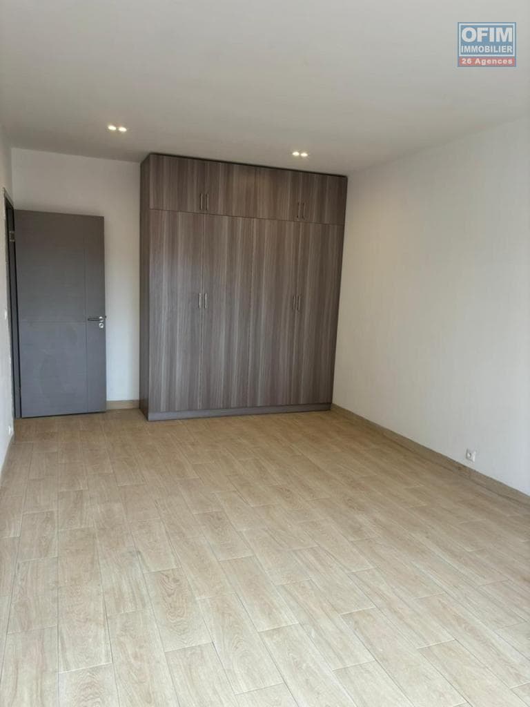 À louer un grand appartement T5 situé à Mahatony Ivandry Madagascar - thumbnail 5