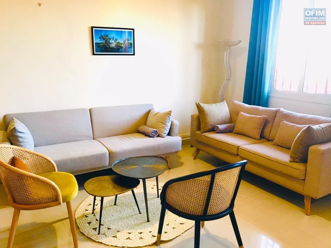 À louer un superbe appartement T3 meublé situé en rez-de-jardin à Ambatobe Madagascar - thumbnail 2