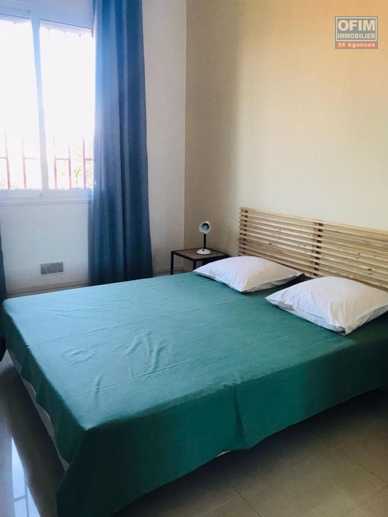 À louer un superbe appartement T3 meublé situé en rez-de-jardin à Ambatobe Madagascar - thumbnail 5