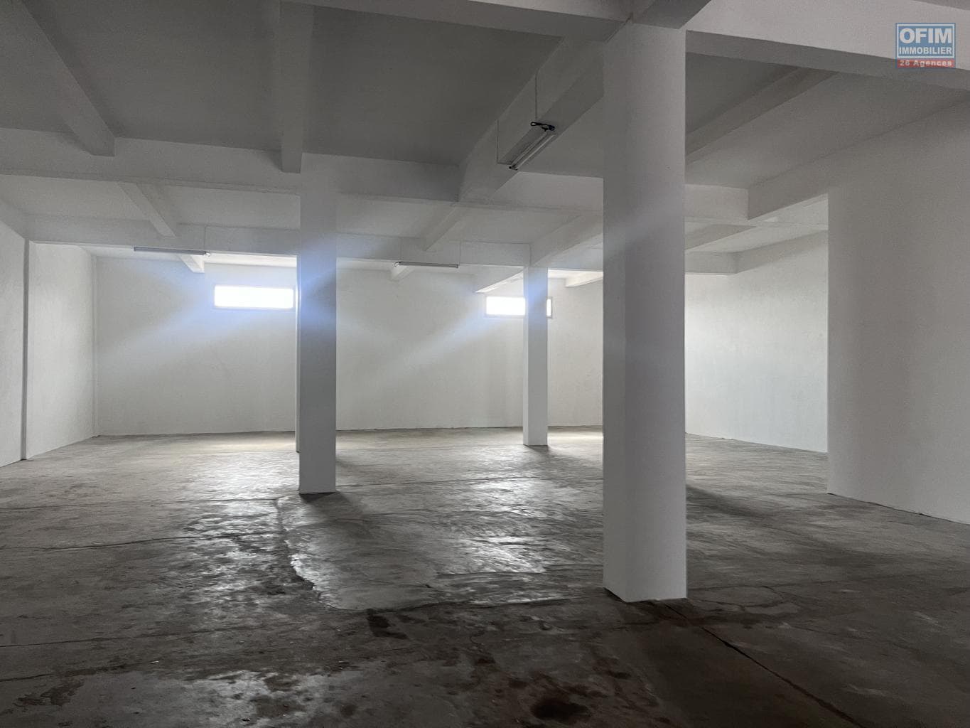 À louer deux entrepôts sécurisés de 630 m2 et de 874 m2 situés à Ambohibao Madagascar