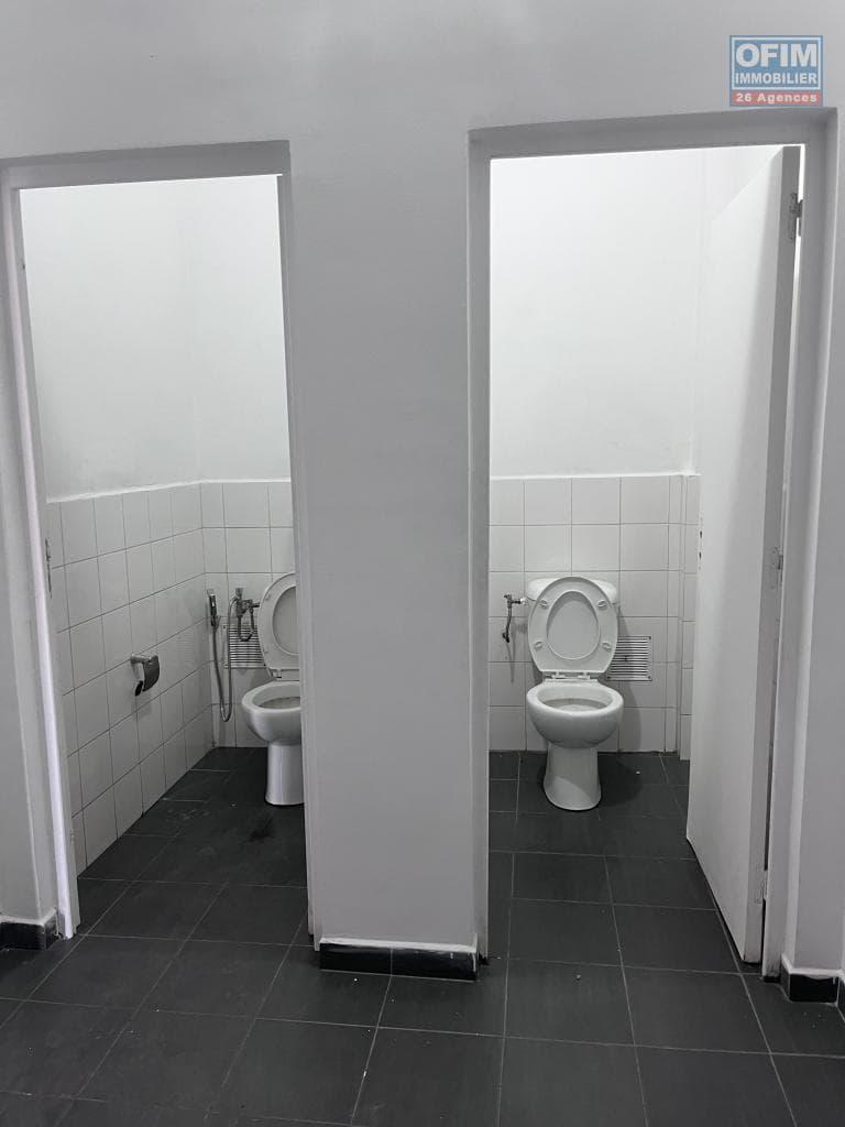 À louer deux entrepôts sécurisés de 630 m2 et de 874 m2 situés à Ambohibao Madagascar - thumbnail 3