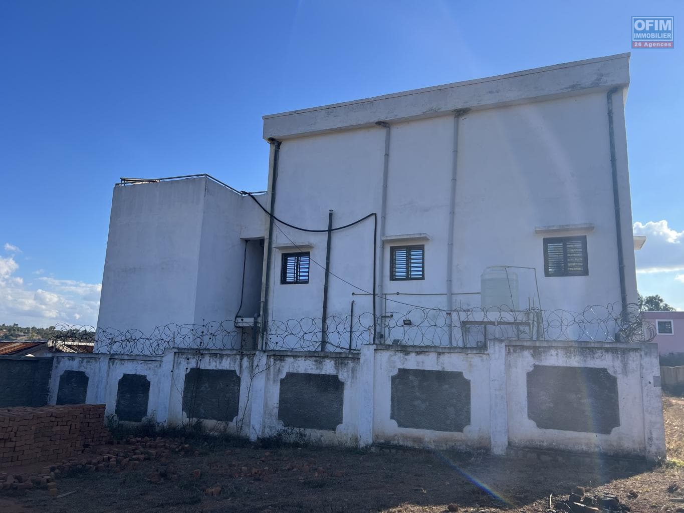 À louer un ensemble de deux maisons situé à Betafo Ambohimangakely Madagascar - thumbnail 2