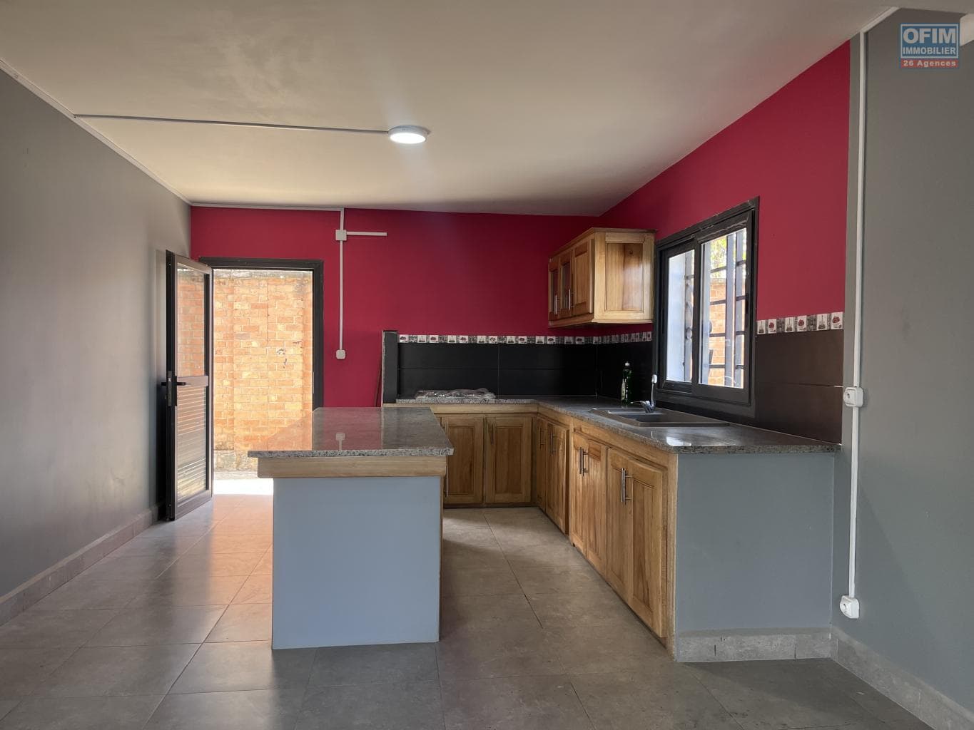 Location d’une villa T5 neuve à étage située à Ilafy Antsampandrano Tananarive - thumbnail 3