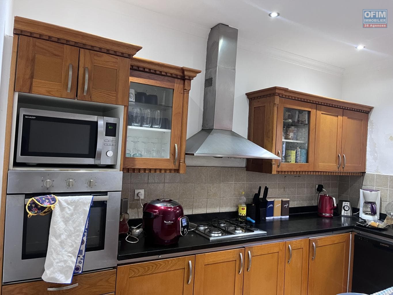 À louer un spacieux appartement T5 meublé en duplex situé à Androhibe - thumbnail 2