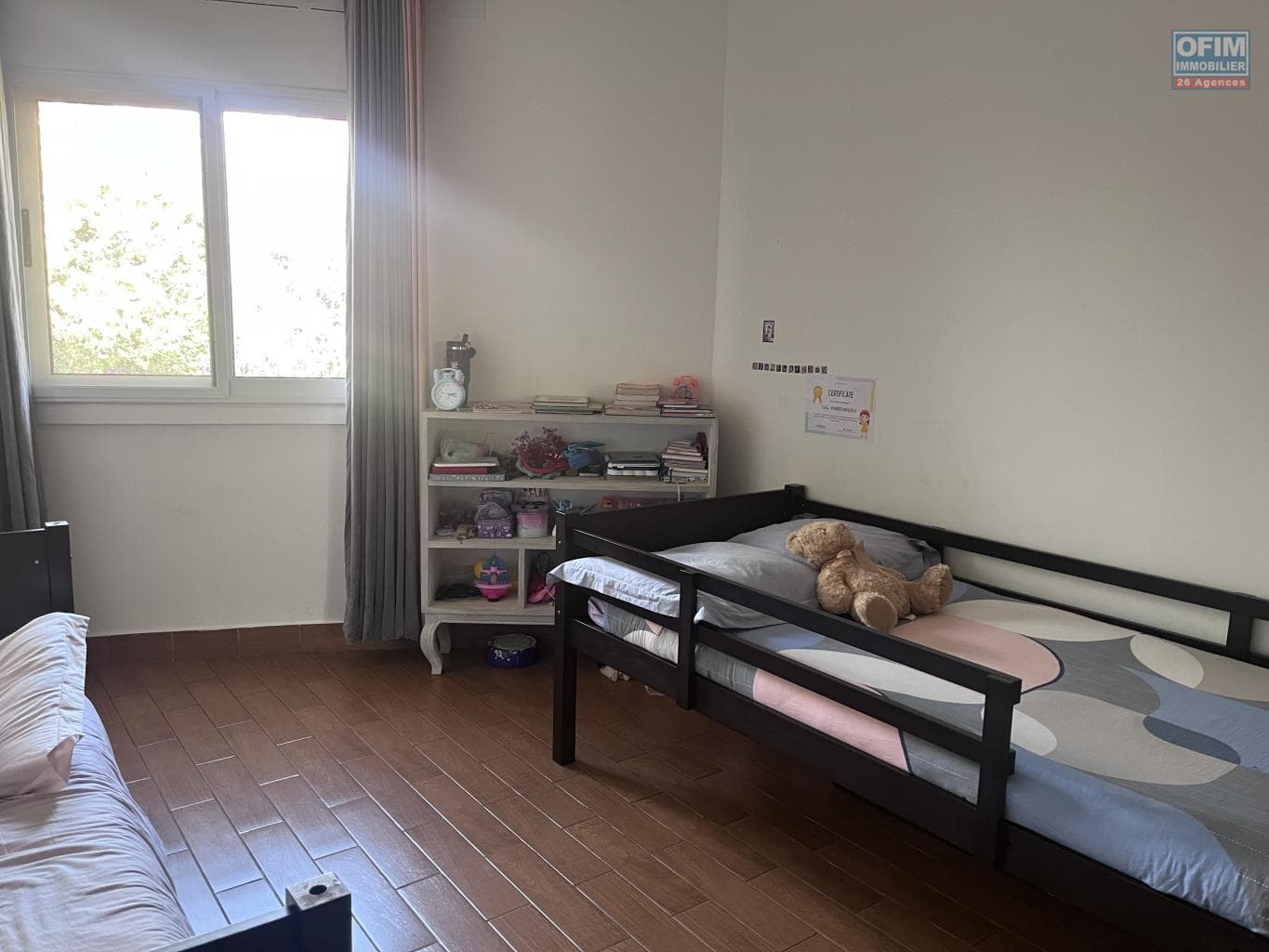 À louer un spacieux appartement T5 meublé en duplex situé à Androhibe - thumbnail 5