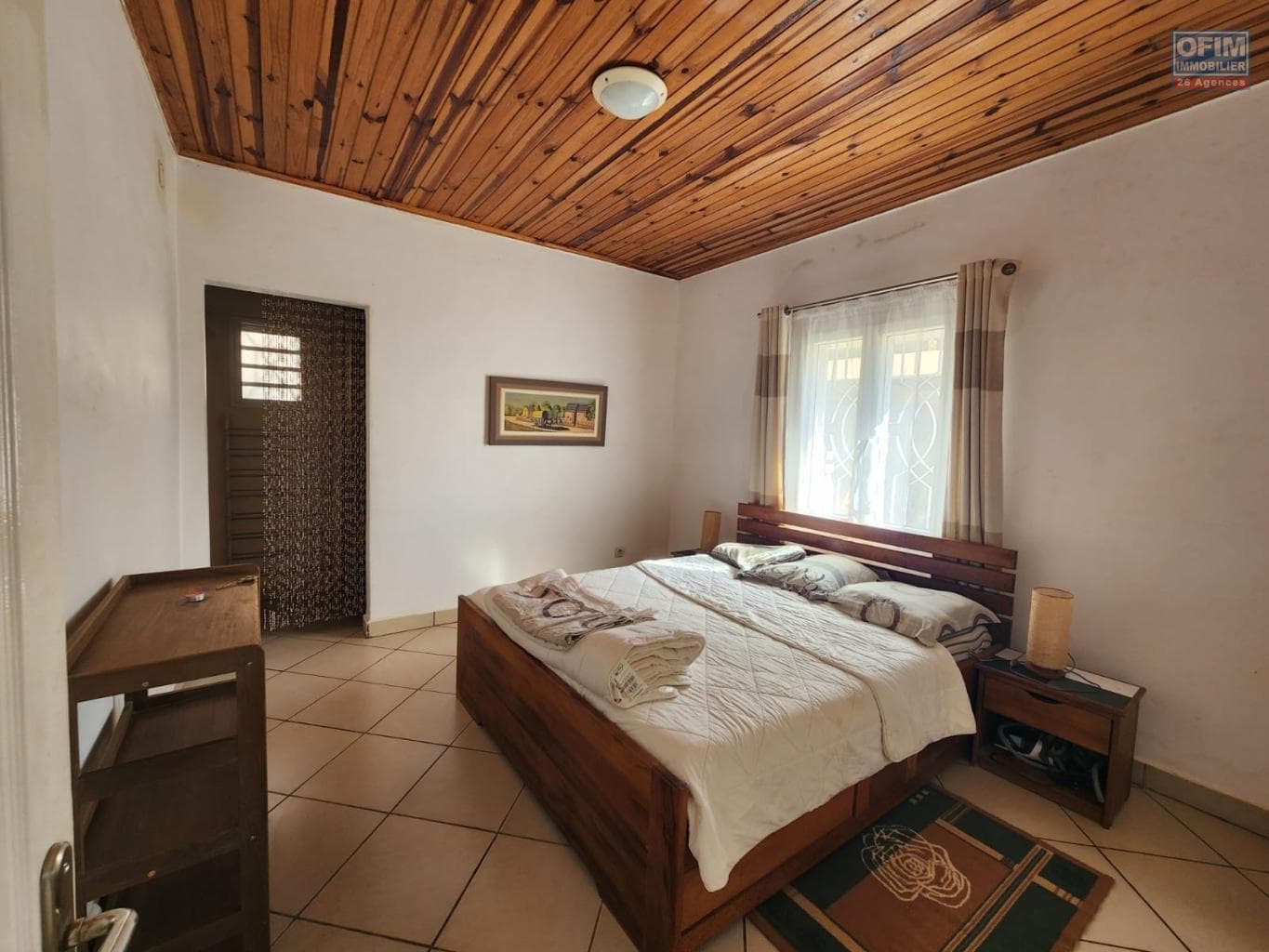 À louer une superbe villa de plain-pied T4 semi-meublée avec piscine située à Ambatobe Manazary Madagascar - thumbnail 5