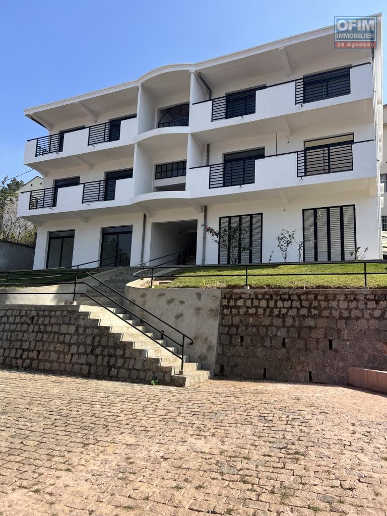À louer un ensemble de 3 appartements situé dans un quartier résidentiel calme à Analamahitsy Park Madagascar