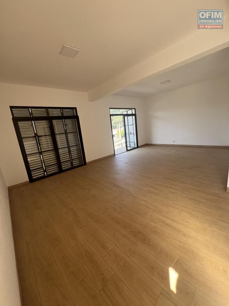 À louer un ensemble de 3 appartements situé dans un quartier résidentiel calme à Analamahitsy Park Madagascar - thumbnail 4