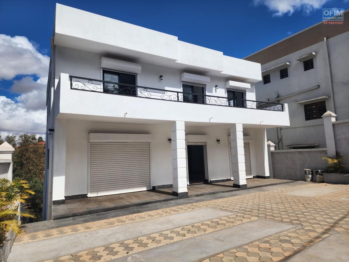 En vente une charmante villa neuve type F6 sur un terrain de 352 m2 située à Alasora Madagascar - thumbnail 3