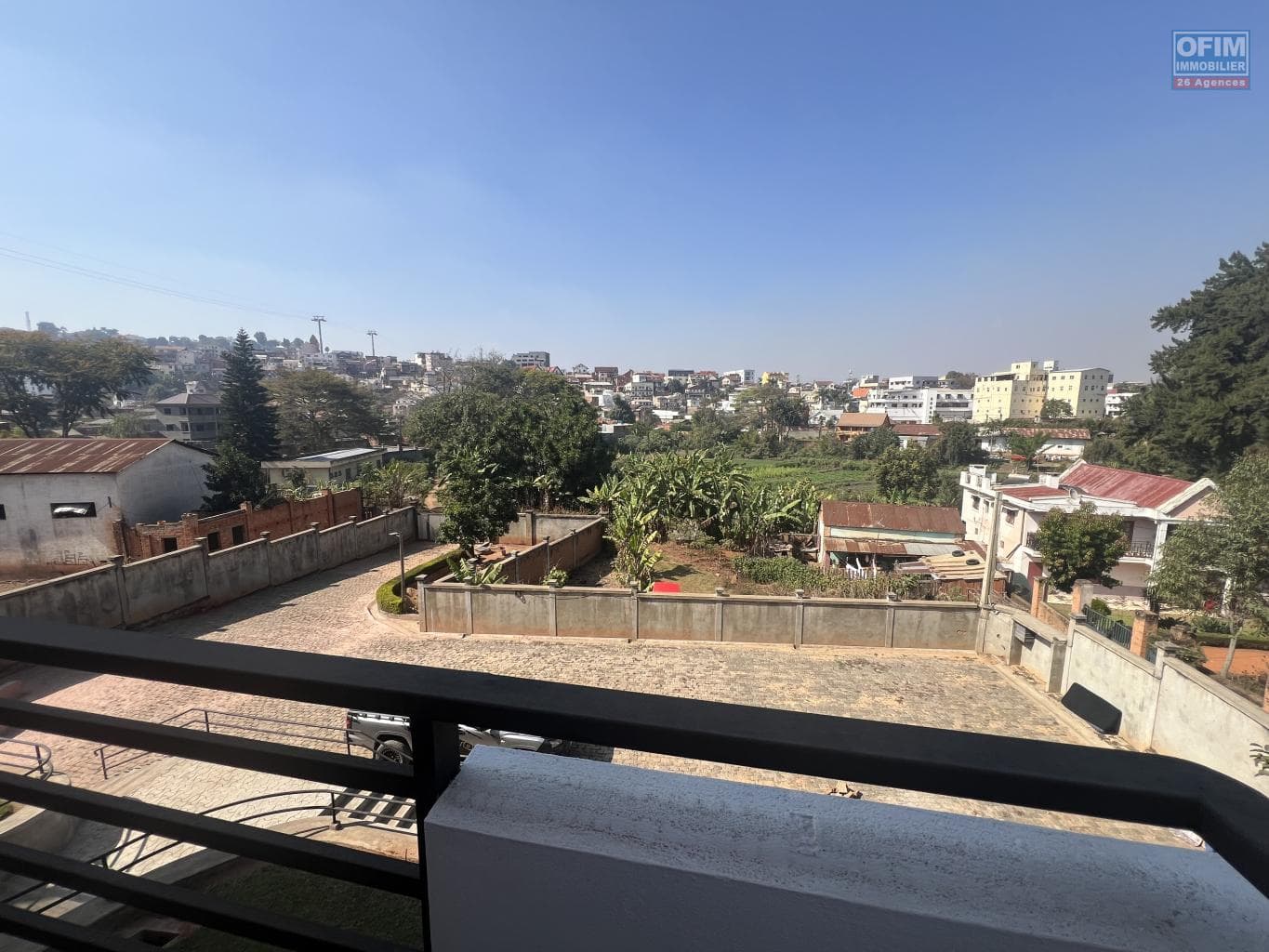 En location un immeuble complet avec 5 logements situé à Analamahitsy Park Tananarive - thumbnail 3