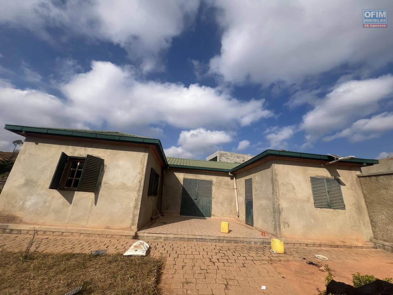 À vendre une villa basse à terminer située dans un quartier calme située à Lohanosy Ambohijanaka Nord Madagascar