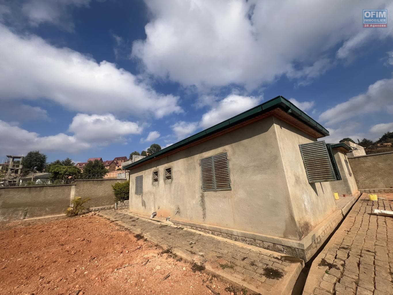 À vendre une villa basse à terminer située dans un quartier calme située à Lohanosy Ambohijanaka Nord Madagascar - thumbnail 5