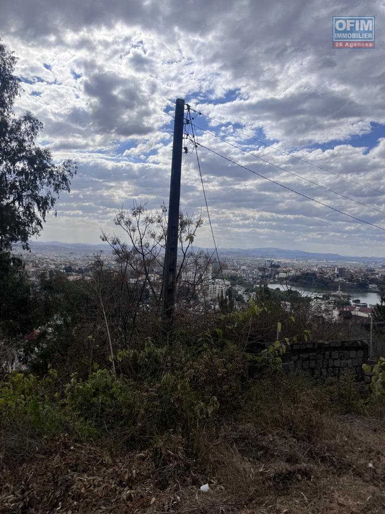À vendre un terrain de 2200 m2 avec vue sur le lac Anosy situé à Fort Voyron Madagascar - thumbnail 3