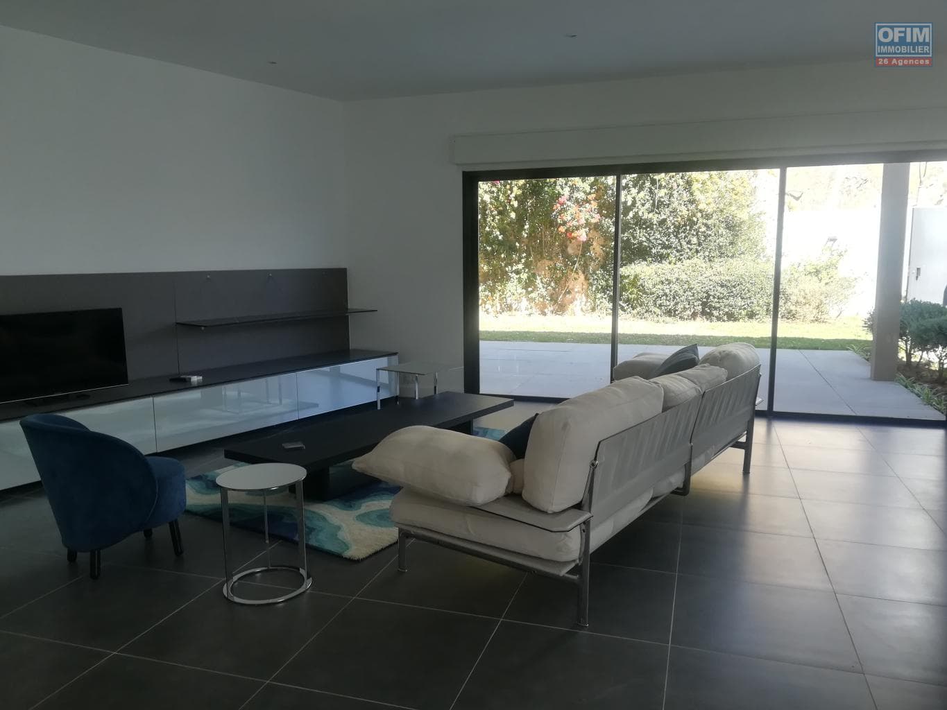 À louer une belle villa T6 meublée ou non meublée à Analamahtsy Andrononobe Madagascar - thumbnail 5