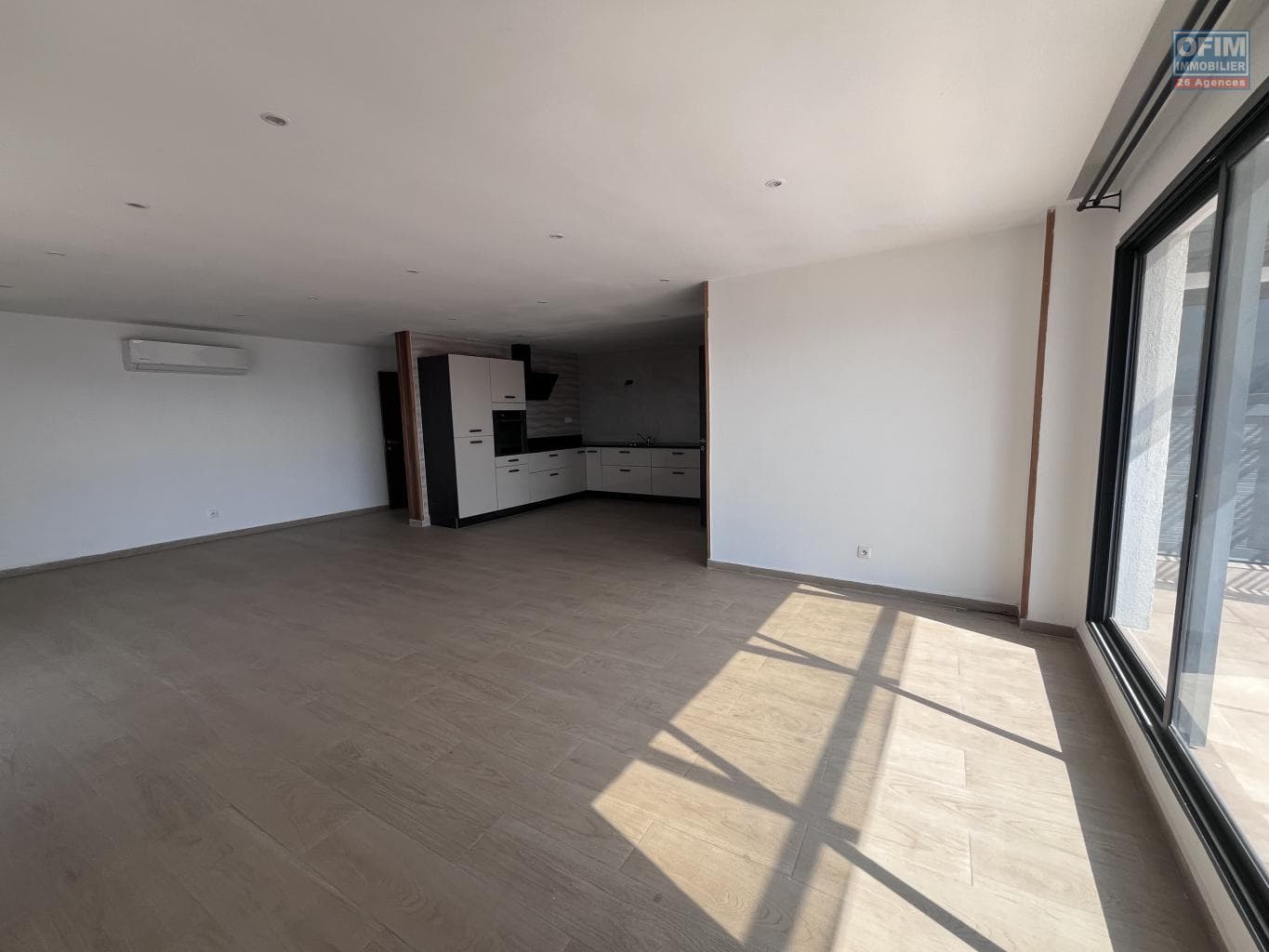 À louer un spacieux appartement T4 en duplex situé en plein cœur d’Ivandry Madagascar - thumbnail 2