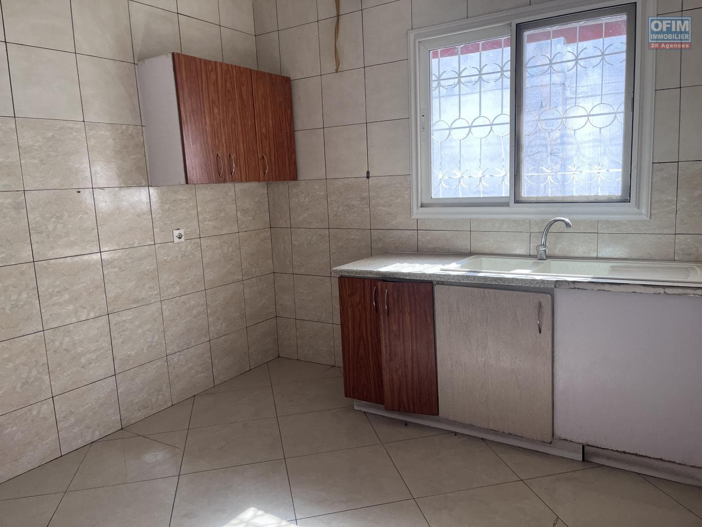Location d’une grande villa à étage de type F6 située dans le quartier calme d’Ankerana Madagascar - thumbnail 3