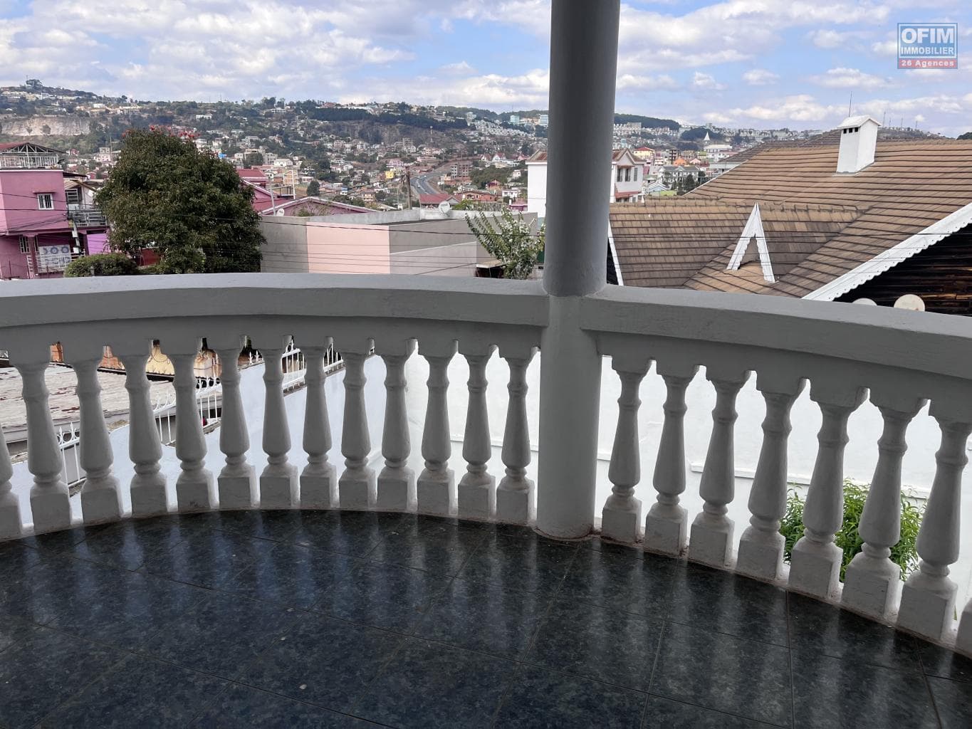 Location d’une grande villa à étage de type F6 située dans le quartier calme d’Ankerana Madagascar - thumbnail 5