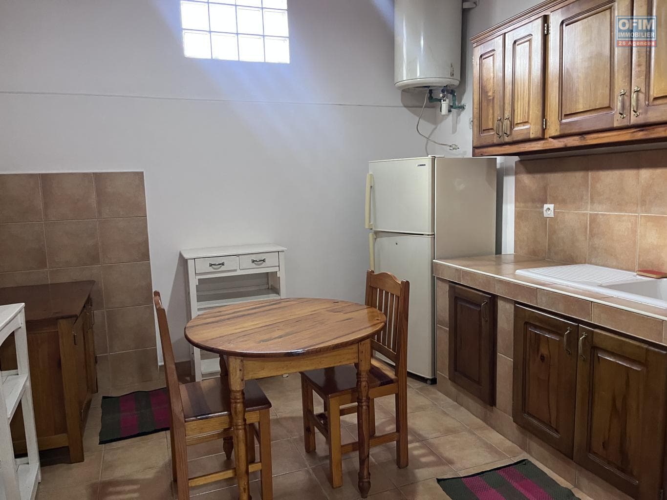 À louer un appartement type F2 meublé situé dans un quartier calme à Ambaranjana Madagascar - thumbnail 2