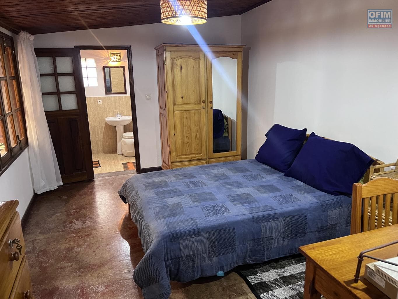 À louer un appartement type F2 meublé situé dans un quartier calme à Ambaranjana Madagascar - thumbnail 3