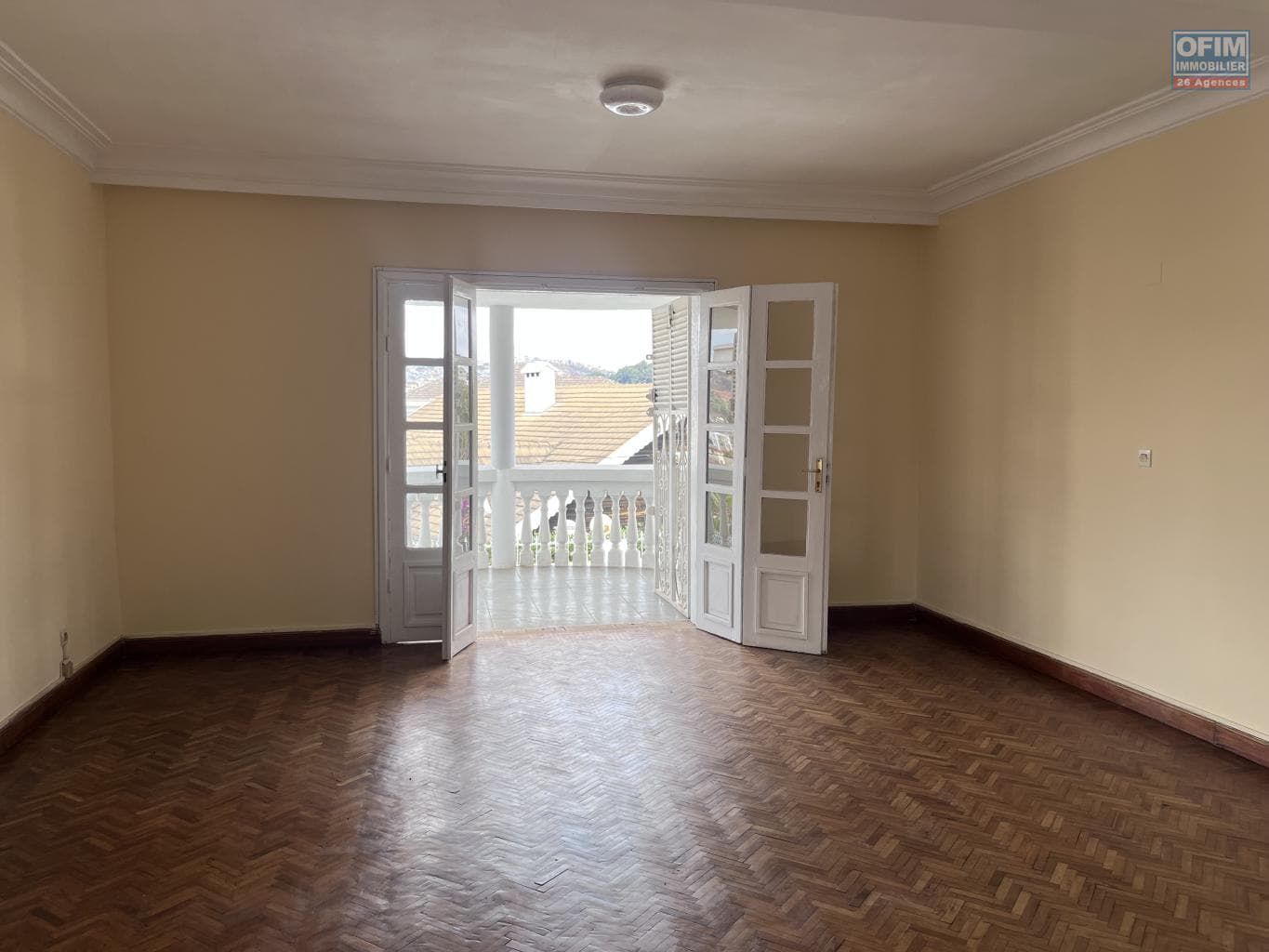 Location d’une grande villa à étage de type F6 située dans le quartier calme d’Ankerana Madagascar - thumbnail 4