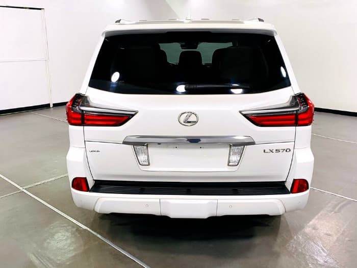 Want to sell Lexus LX 570 2017 Model